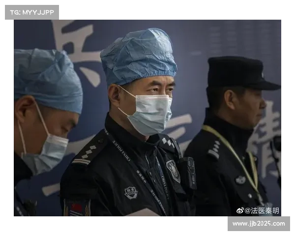 裁判现场宣布判罚决定，沟通透明度进一步提升